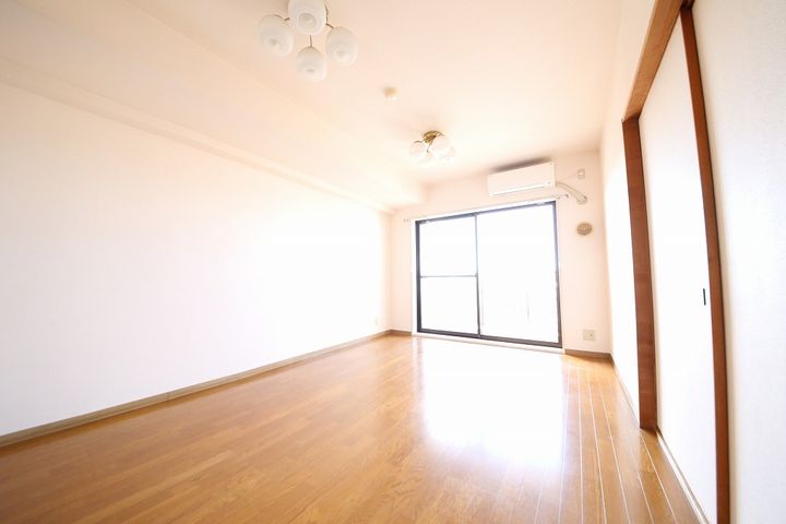 ローヤルシティ久喜の居間