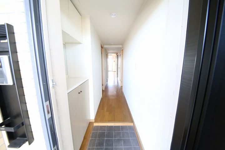 ローヤルシティ久喜の玄関