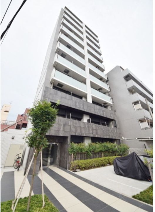 L AVENIR Station towerの外観