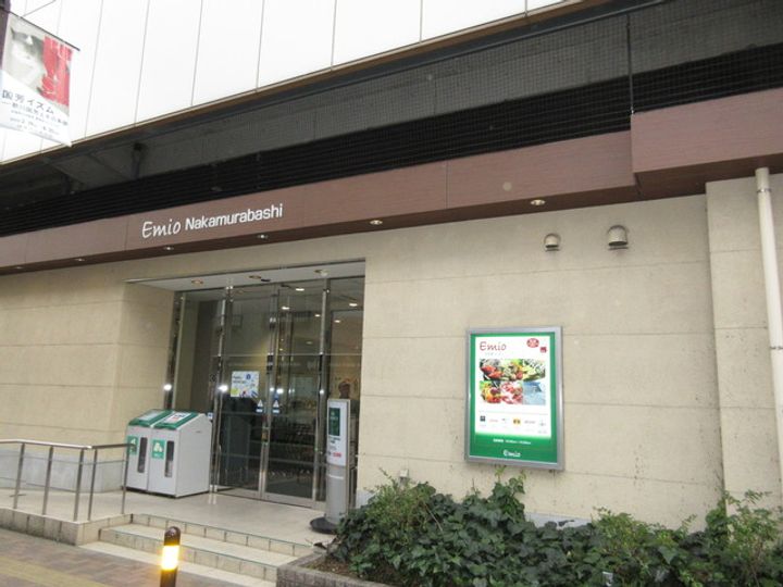 フラット・アキヤマの周辺