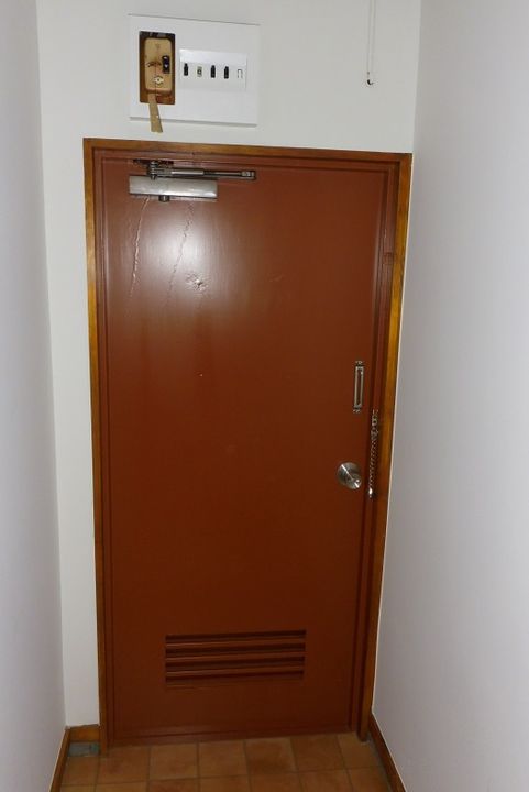 ハイツ三の玄関