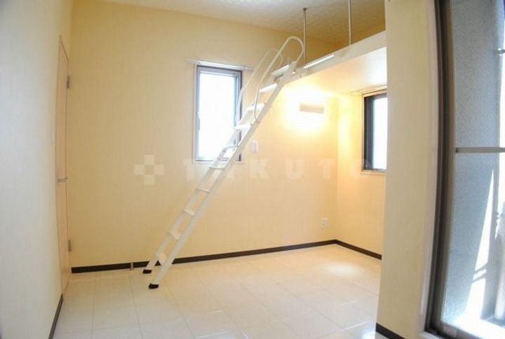 アルティスタ西院の居間