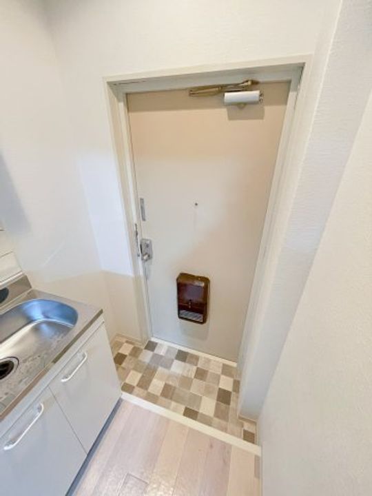 メゾンリファインの玄関