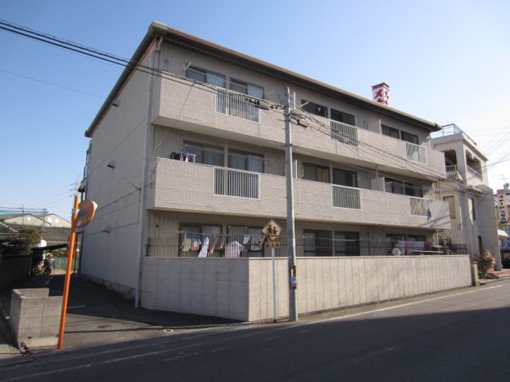 ハイツ山本E棟の外観