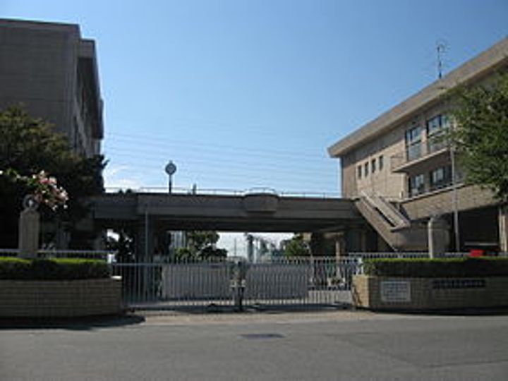 ハイツ山本E棟の周辺