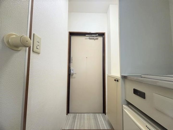 ハイツハーモニーの玄関