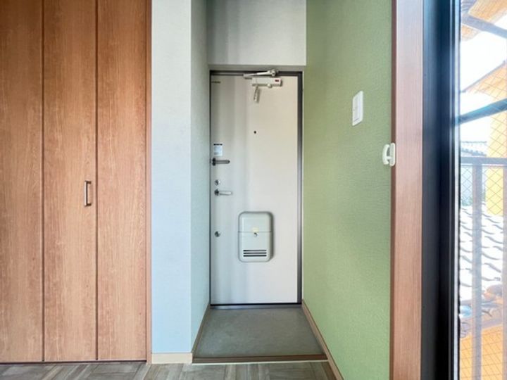 高野アパートの玄関
