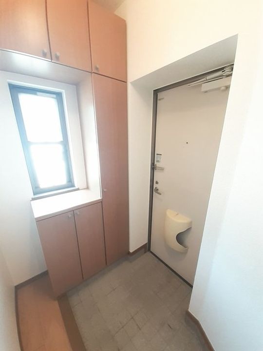 香川県三豊市高瀬町新名(アパート)の賃貸物件の玄関