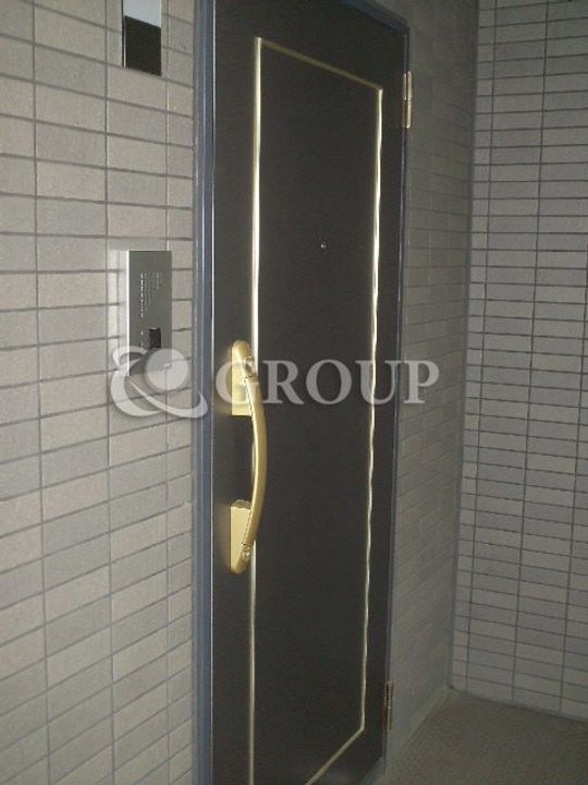 ルーブル中野沼袋弐番館の玄関