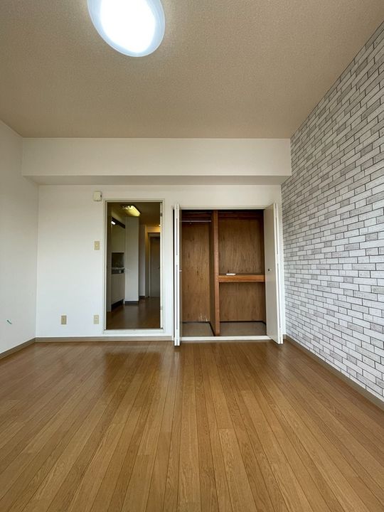 ホワイトパレス万年青の居間