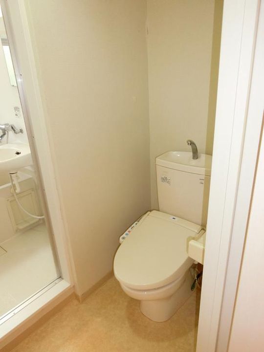 マック新宿コートの内装