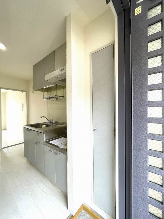 ジュネス文屋の玄関