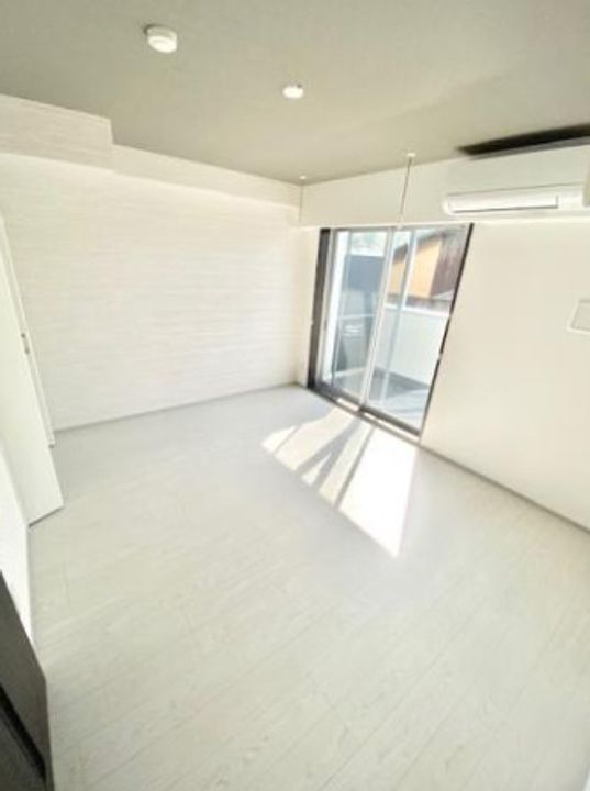 LOC S WADAMACHIの居間