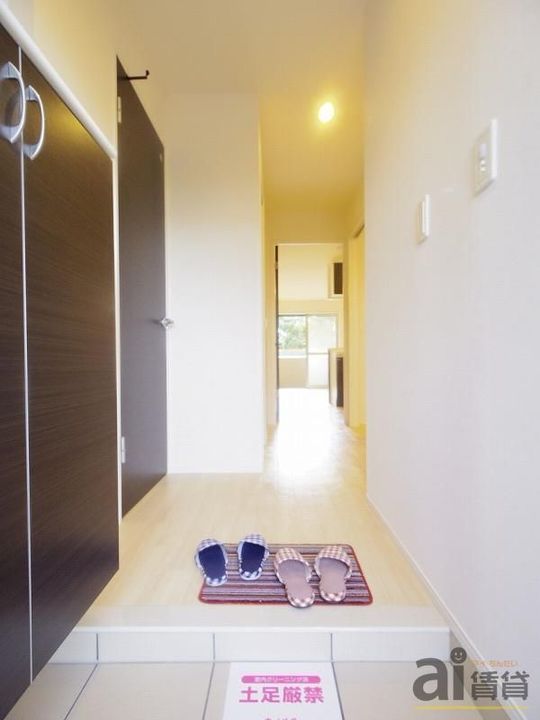 東京都東大和市仲原4(マンション)の賃貸物件の玄関