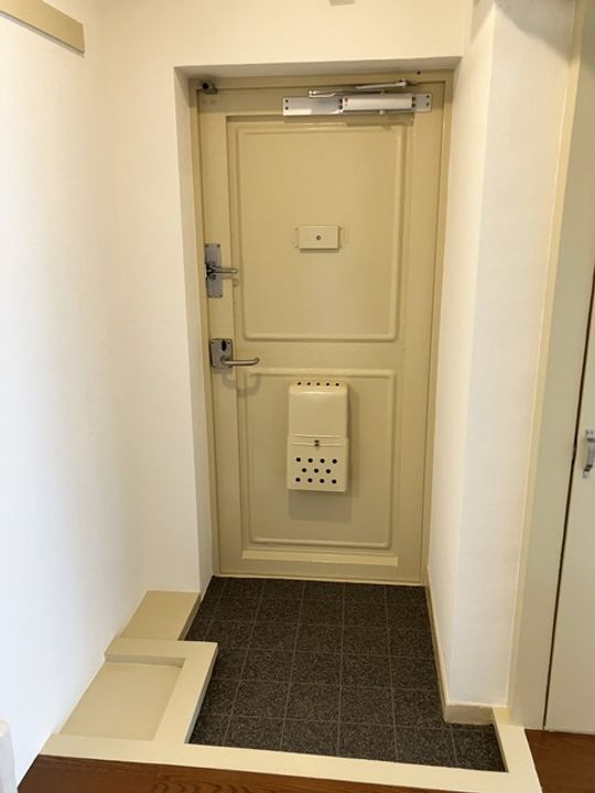 UR千草台の玄関