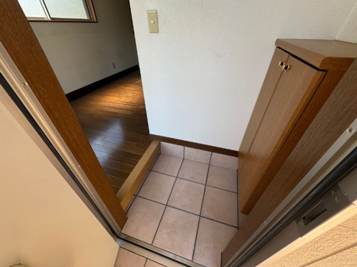 サニーハイツの玄関