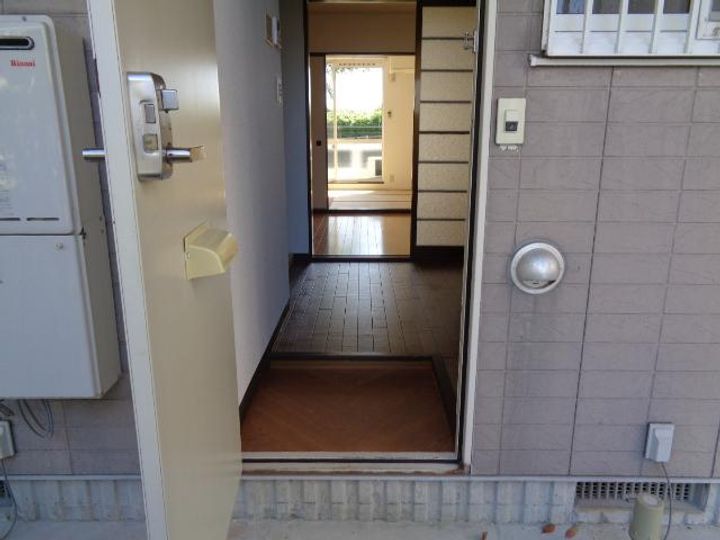 アルスガクショウの玄関