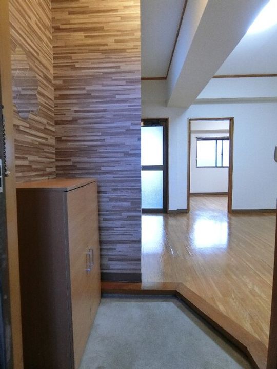 大庭マンションの玄関