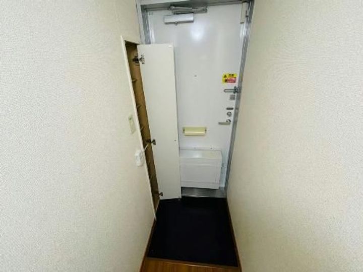 レオパレス北川の玄関