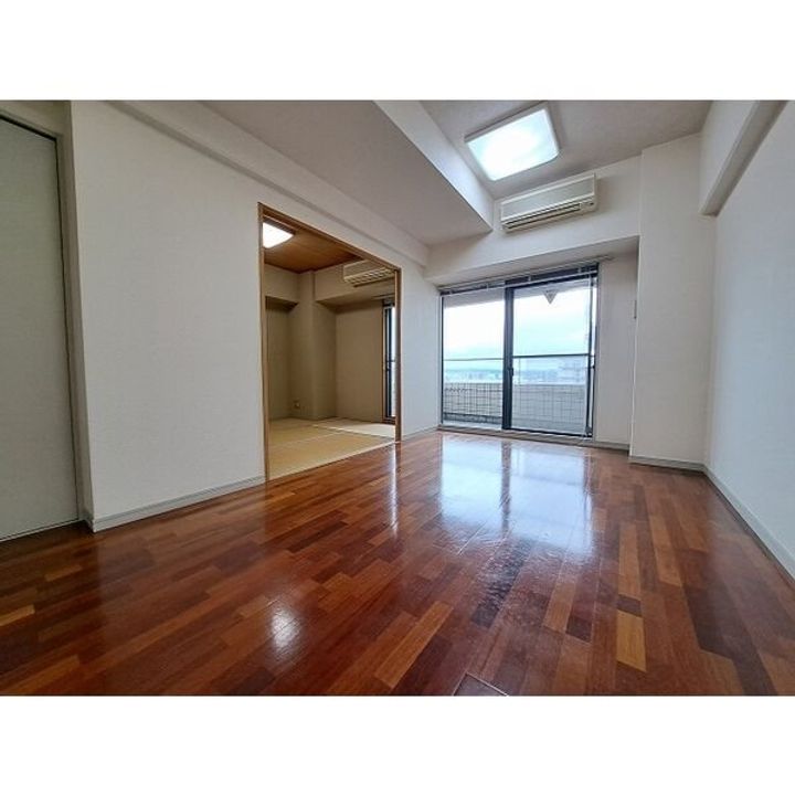 パインフィールド吉祥院の居間