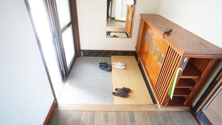 三重県津市南中央(一戸建)の賃貸物件の玄関