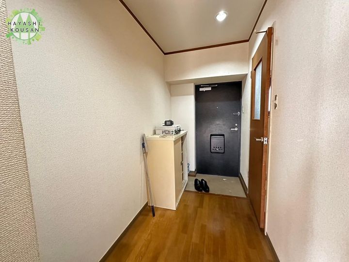 エスケイビル船小路の玄関