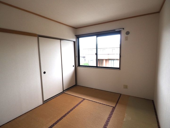 ヴィラ・ルミエールの居間