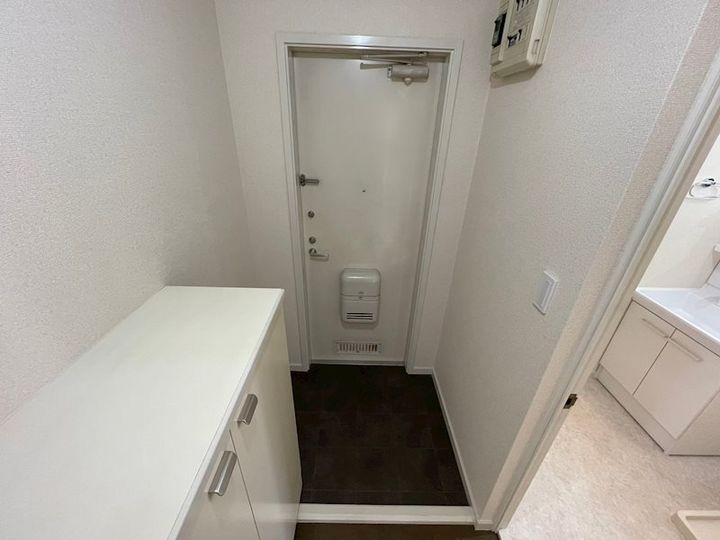 神奈川県横浜市泉区岡津町(アパート)の賃貸物件の玄関