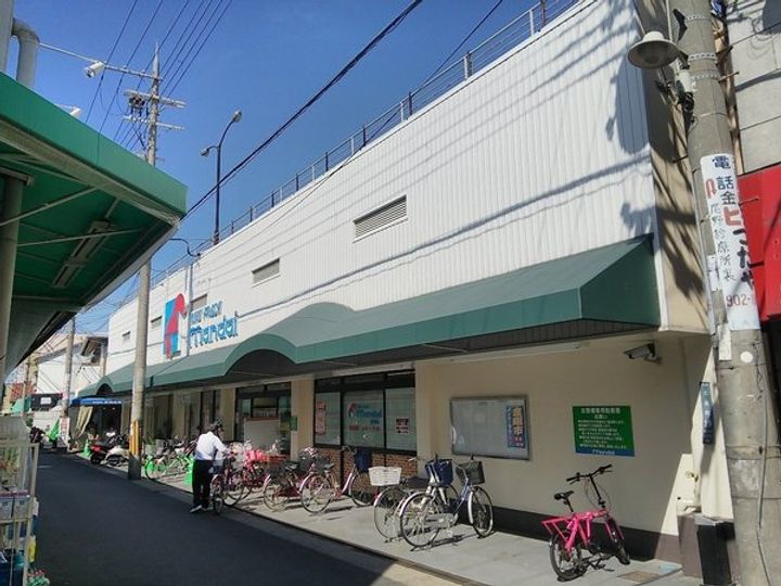 岡林ビルの周辺