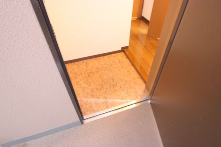 古冨ビルの玄関