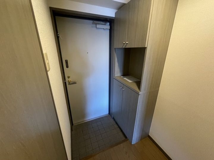 フルーベ庚午の玄関