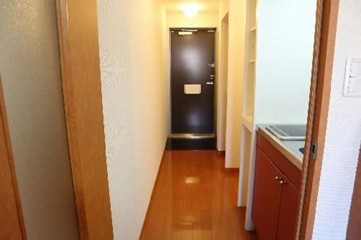 レオパレス中江の玄関