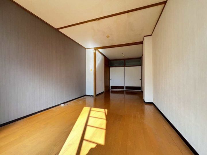 あずまビルの居間