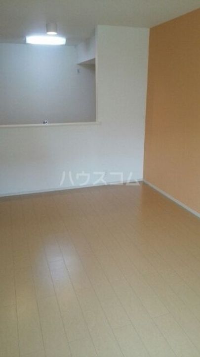 ラ・フランセ下古山Aの居間