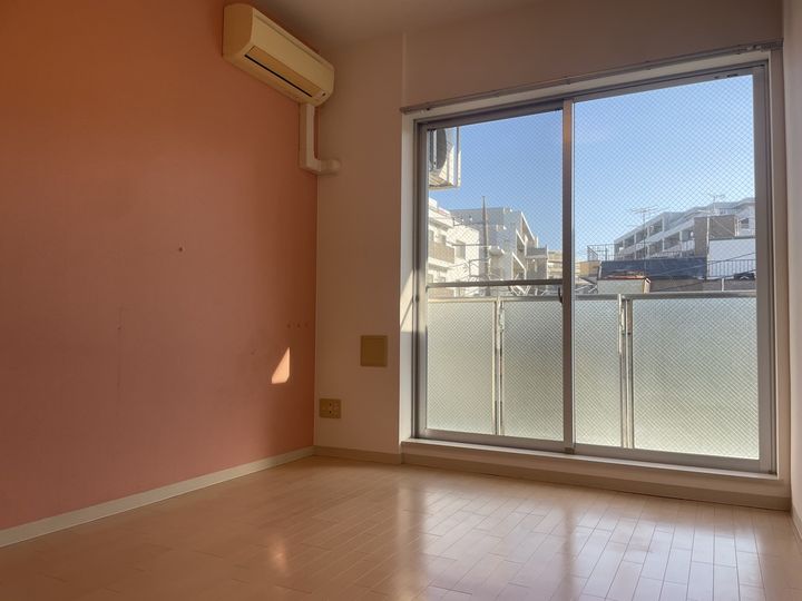 シャルルの内装