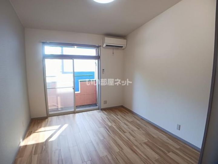 ピエスモンテAの居間