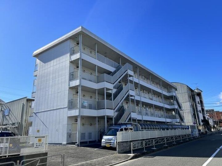 ハイツベルグラントの外観