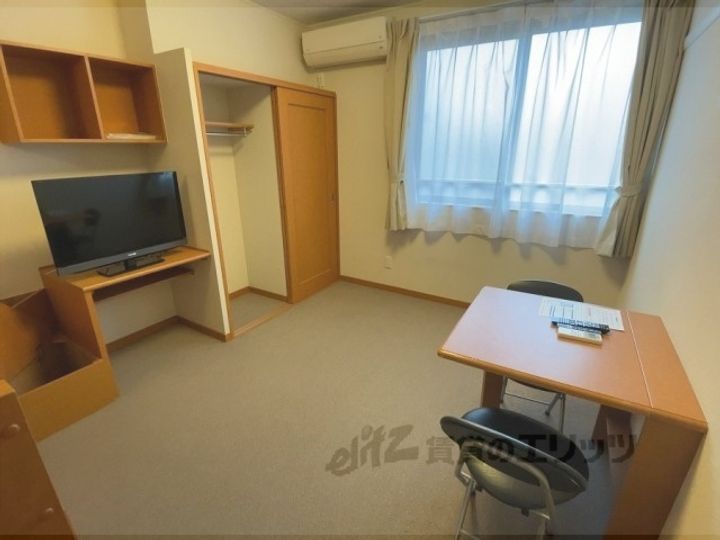 レオパレス彦根の居間