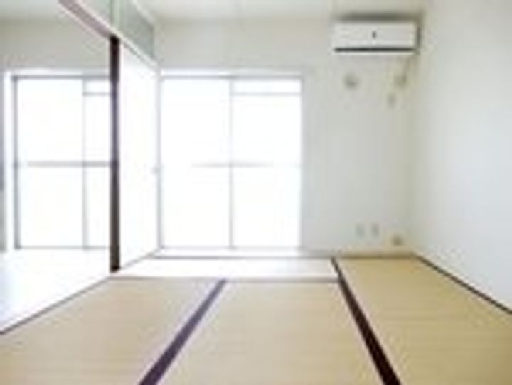 ビレッジハウス小羽山の居間