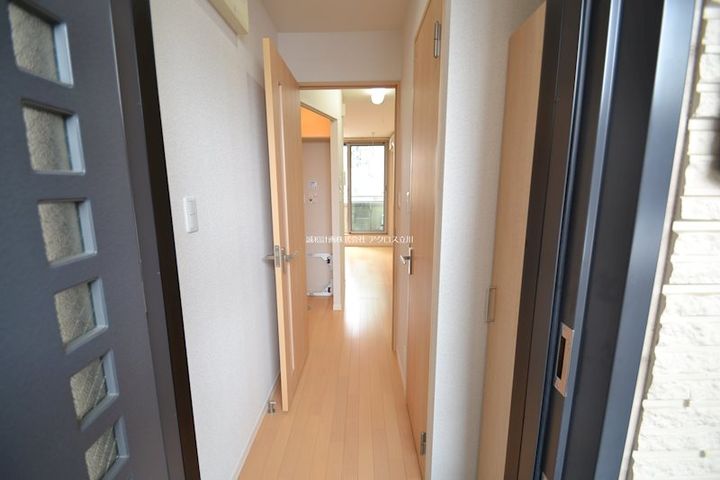 エス ルミエールの玄関