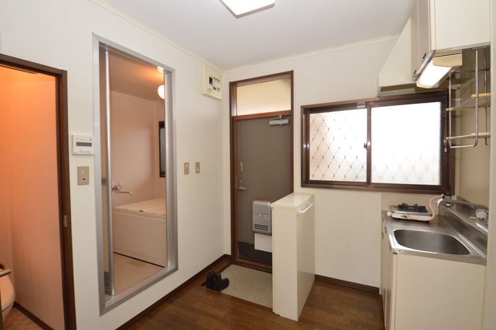 SAJA関屋昭和町の玄関