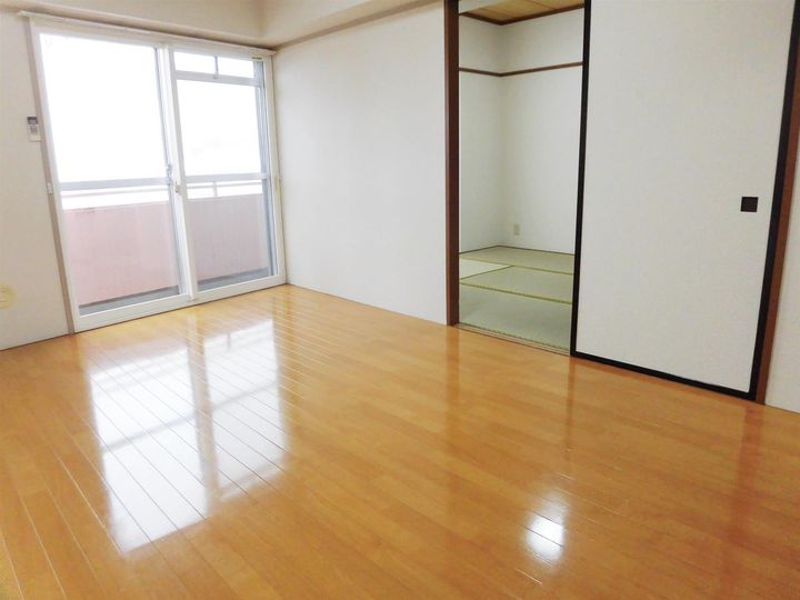 シャンポール小川の居間