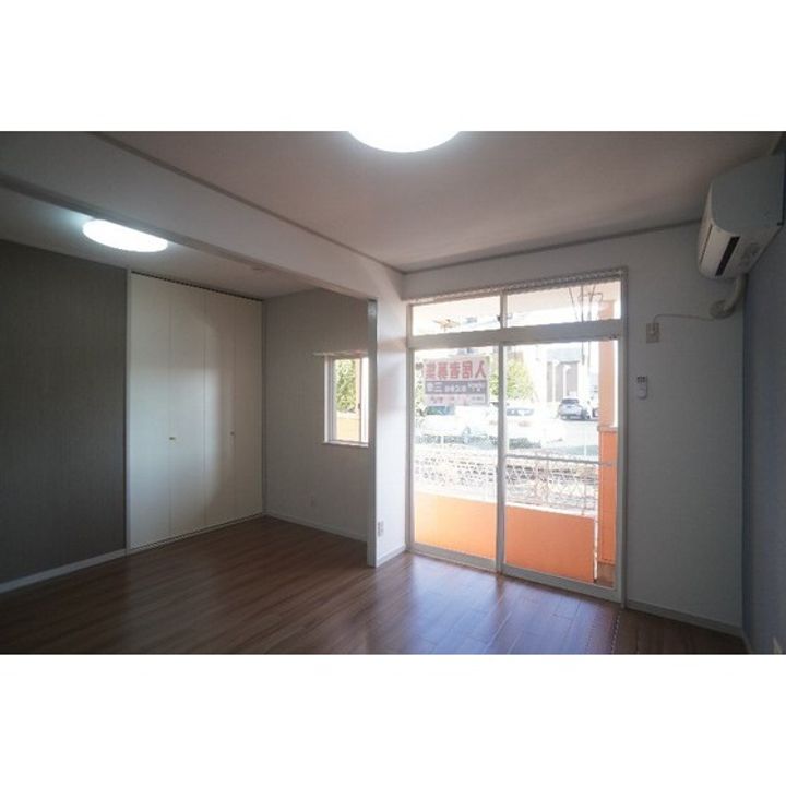 ファミール近藤の居間