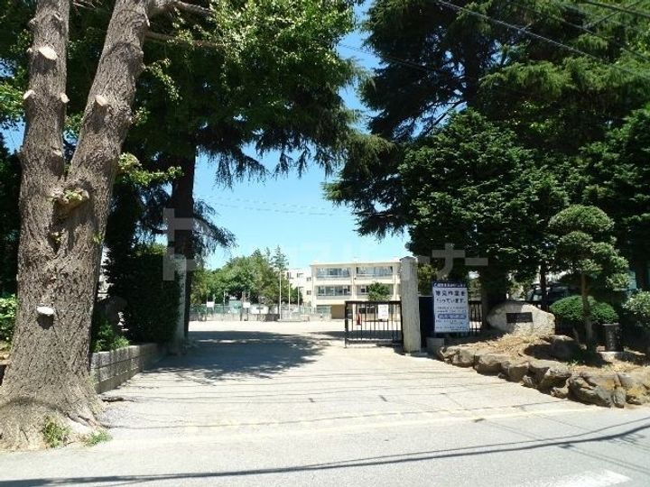 ボンヌ・シャンスの周辺