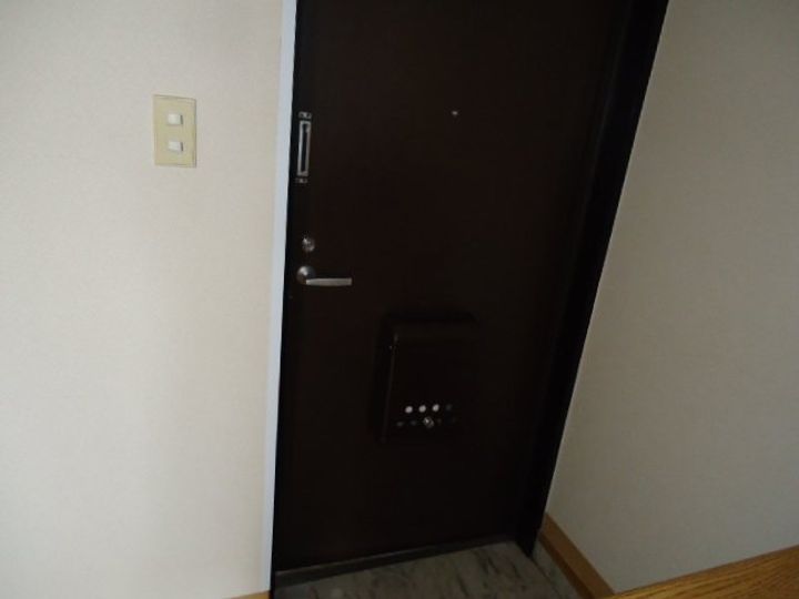 千葉県茂原市東部台1(マンション)の賃貸物件の玄関