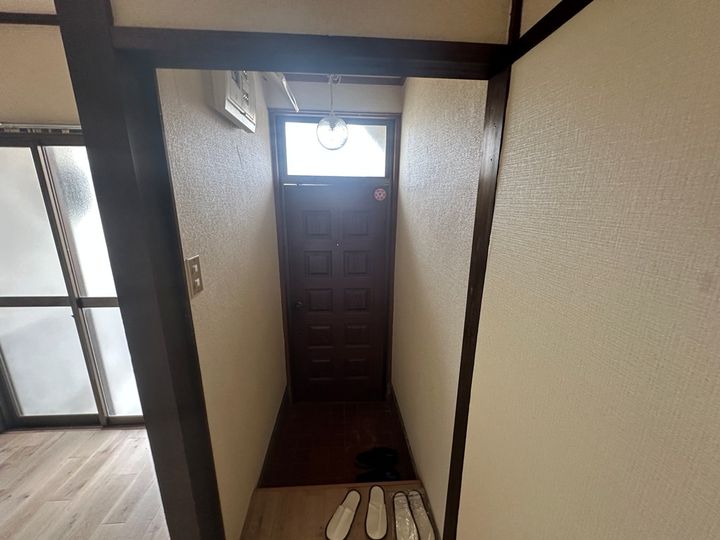 大阪府寝屋川市下神田町(一戸建)の賃貸物件の玄関
