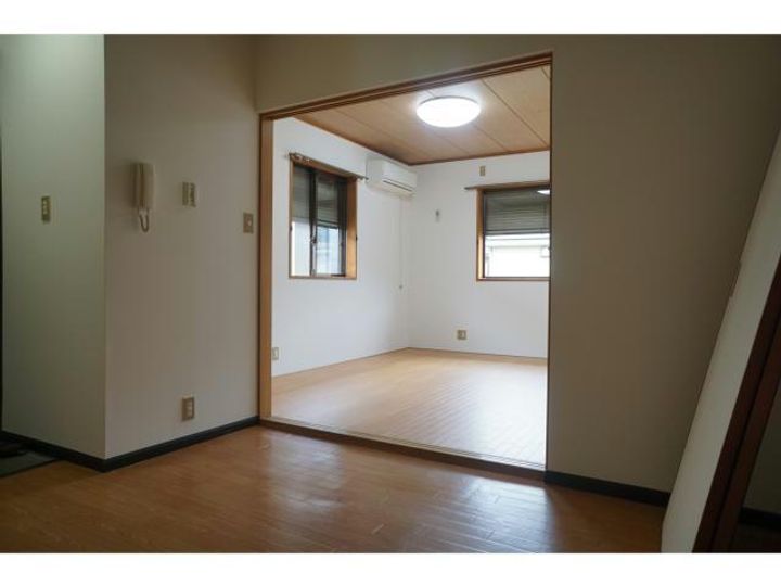 乙顔コーポの居間