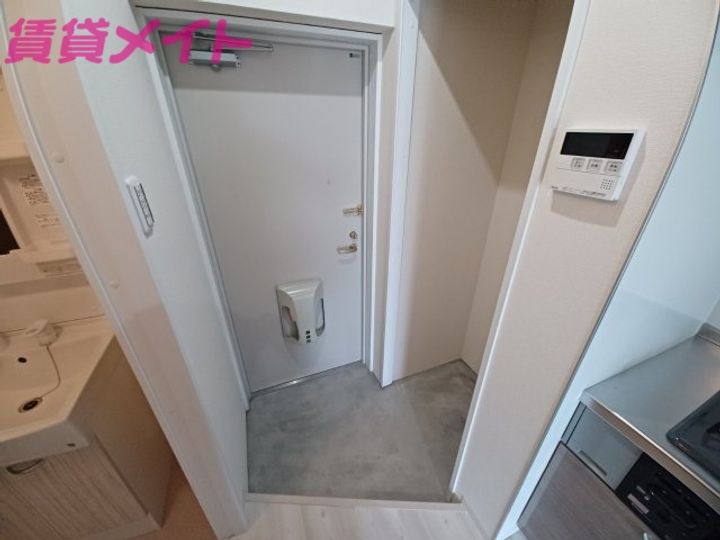 メゾンモンマルトル江場の玄関