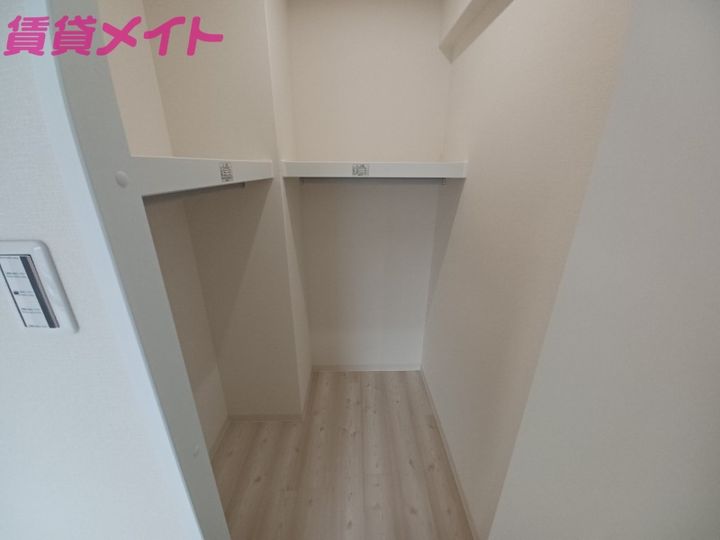 メゾンモンマルトル江場の内装