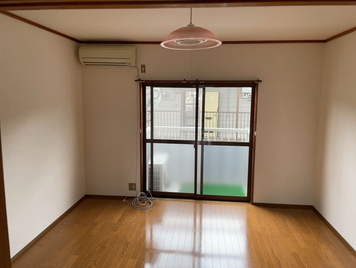 メゾンKK 1号棟の居間